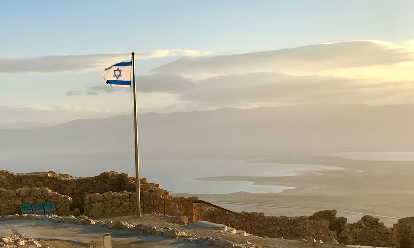 Israelische Flagge: Das Land will neue Flughäfen bauen - gleich zwei Stück.