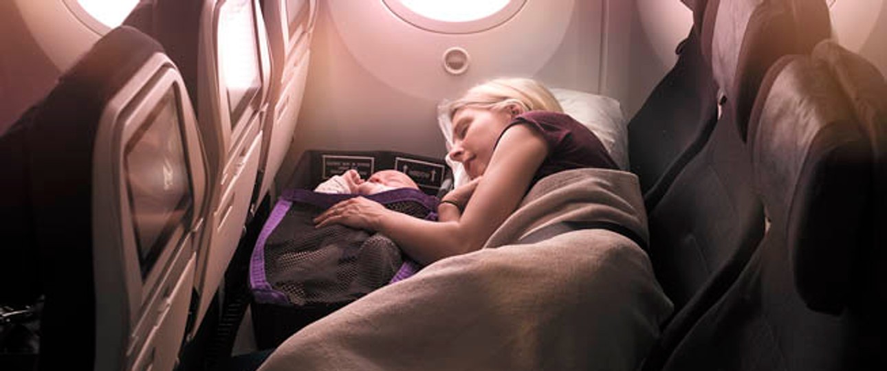 Air New Zealand preist die Skycouch für Mütter oder Väter mit Baby...