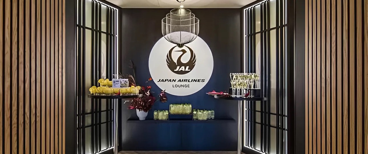 Eingang der Japan Airlines Lounge im Anfield Stadium: Aufenthalt für Fußballfans.