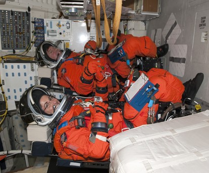 Astronauten beim Sitztest:  Air New Zealand lässt sich von den Erfahrungen der Raumfahrt inspirieren.