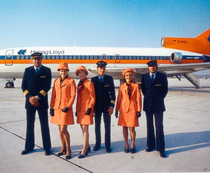 Tuifly-Vorgängerin Hapag-Lloyd Flug: Crew vor einer Boeing 727-100.