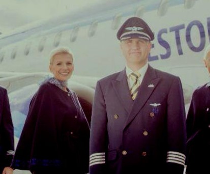 Crew von Estonian Air: Die Fluglinie fliegt noch mehr für Austrian Airlines.