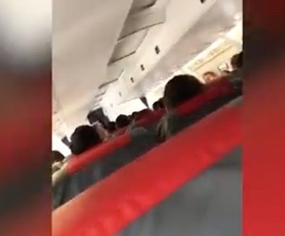 Als der WDL-Flugbegleiter den Fehler bemerkt