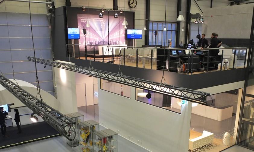 Airbus' erweitertes Customer Definition Center in Hamburg Finkenwerder: Im Industrie-Loft-Stil wird Kabinenausstattung geplant.