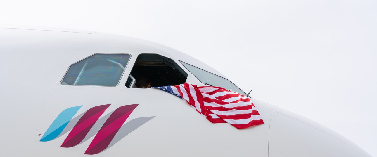 Eurowings-Cockpit mit USA-Flagge: Neue Ziele im Sommer 2020.