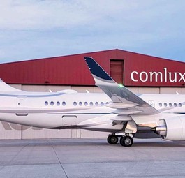 Der zweite Airbus A220 in der Businessjet-Version ACJ Two Twenty. In seinem ...
