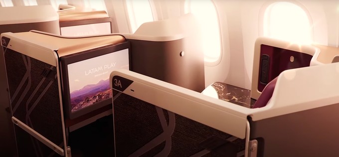 Vorschau auf die neue Business-Class von Latam: Ablagefläche aus Stein.