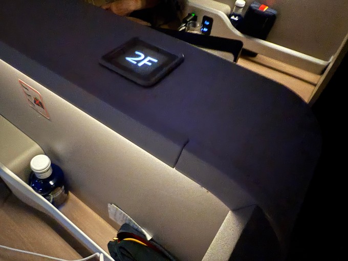 Schön: Die Sitznummer ist elegant 