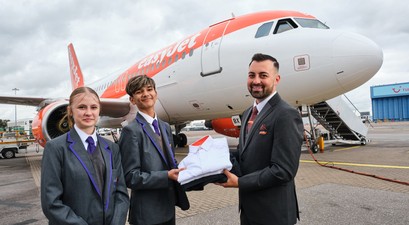 Easyjet-Uniformen werden zu Schuluniformen: Die Airline kann sich vorstellen das Konzept auf ganz Großbritannien auszuweiten.