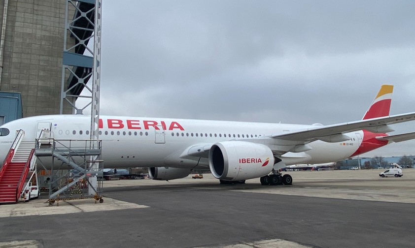 Iberias Airbus A350 mit dem Kennzeichen EC-NXE: Der erste mit der kompletten neuen Kabine.
