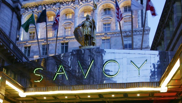 Ausgebildet wurden Sie in der Butler-Akademie des Luxushotel Savoy...