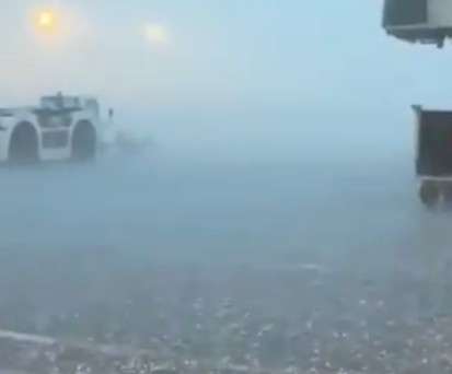 Hagel in Calgary: Westjet konnte nicht alle Flieger in Sicherheit bringen.