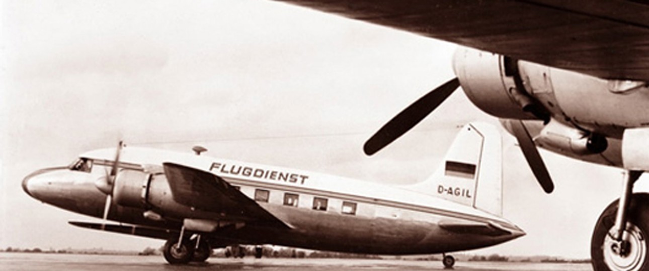 Es begann Ende 1955 als Gemeinschaftsunternehmen. Norddeutscher Lloyd, Hamburg-Amerika-Linie, Deutsche Lufthansa und Deutsche Bundesbahn gründeten den Deutschen Flugdienst. Die ersten drei Maschinen des Ferienfliegers waren Vickers 610 Viking 1B.