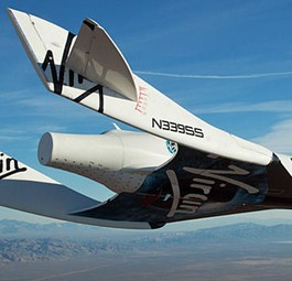Spaceship Two von Virgin Galactic mit sechs Sitzplätzen: Bei Virgin plant man sowohl Rund- als auch Linienflüge in der langen Frist. 2013 soll es in den Dienst treten.