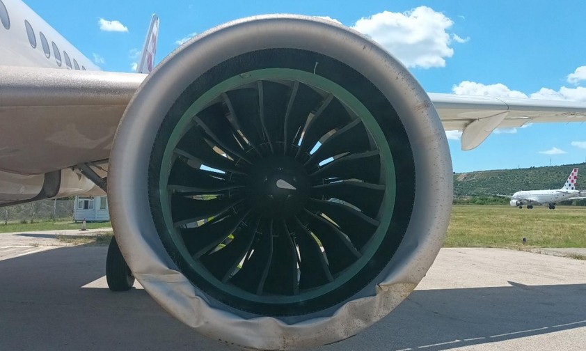 Airbus A220-300 von Croatia Airlines: Das Flugzeug mit der Kennung 9A-CAN ist nach der Runway Excursion beschädigt. 