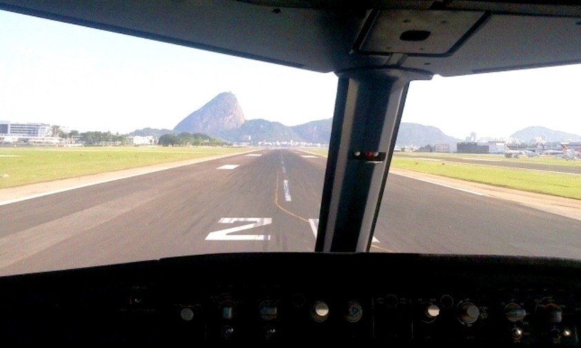Airbus A320 beim Start in Santos Dumont: Kurze Piste und schwierige Umgebung gestatteten nur geringe Nutzlasten.