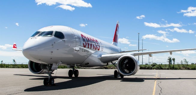 CS100 in Swiss-Farben: Schnittiges Design, volle Kabine.