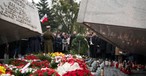 Trauerfeier zum Absturz in Smolensk: Der Absturz der Präsidentenmaschine 2010 versetzte ganz Polen in Schock.