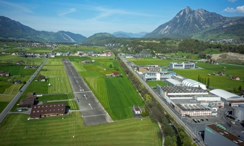 Flugplatz Kägiswil aus der Luft: Die Schweizer Luftrettung will an den Standort.