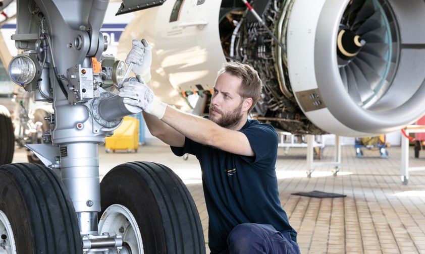 Mitarbeiter von Lufthansa Technik: Die Firma soll wachsen.