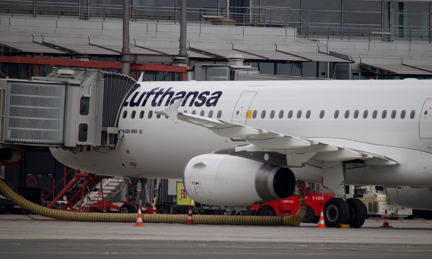 lufthansa airbus a321 200 de