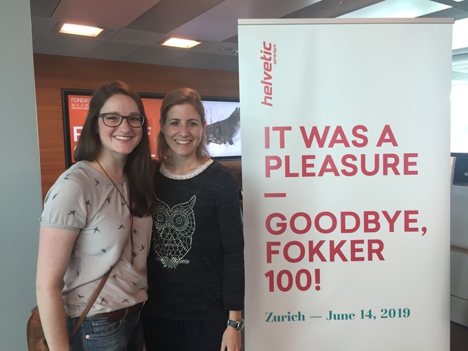 Auch die beiden Pilotinnen Tamara Jezler (links) und Nadine Hachen flogen auf der Fokker 100.