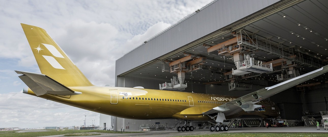 Der goldene Airbus A350-1000 von Starlux Airlines: Noch trägt er das Testkennzeichen F-WZHF.