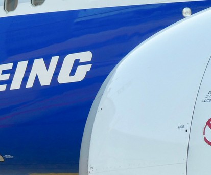 Flieger mit Boeing-Logo: Der Hersteller zahlt an Hinterbliebene.