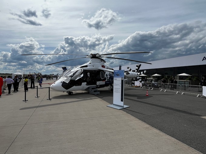 Airbus Helicopters zeigt einen Racer.