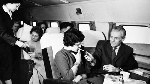 Besonders beliebt waren die acht Sitzplätze im vorderen Teil der Convair-Maschinen. Um zwei Tische herum konnten Passagiere bequem essen und arbeiten.