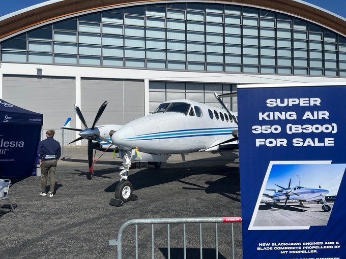 Eine Numnmer größer wird es dann auf dem Static Display. Wer will kann vor Ort eine Beechcraft King Air kaufen.