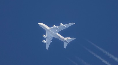 Flieger am Himmel: Die Emissionen werden weniger.