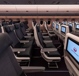 Die Kabine der neuen A350-900 von Japan Airlines JAL: Hier zu sehen ist die Economy Class, ...