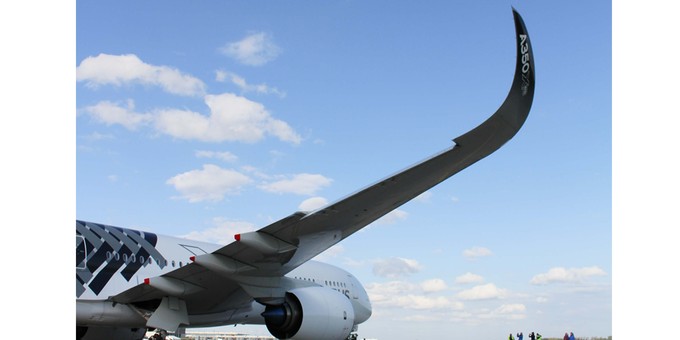 Winglets eines Airbus A350: Mischform zwischen Blended Winglet und Raked Wingtip.