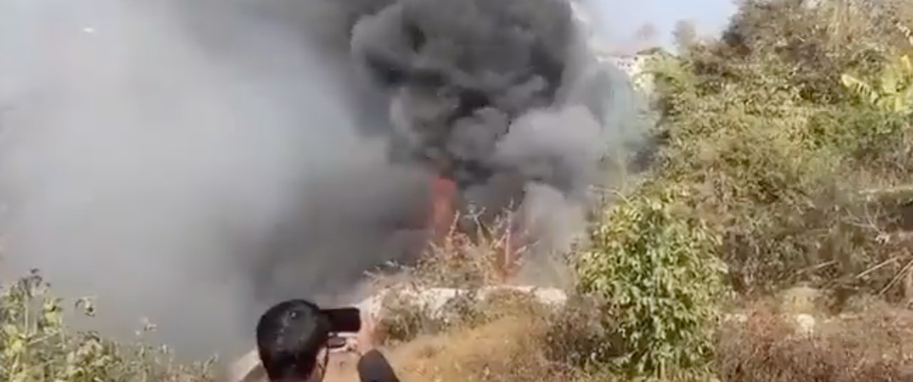 Unglücksstelle in Pokhara: Das Flugzeug stürzte in ein Flussbett.