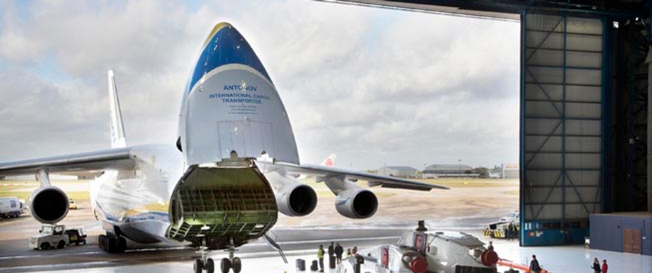 Die Entwicklung der Antonov An-124 begann in den Siebzigerjahren. Ursprünglich ging es darum, einen großen Transporter für die sowjetische Armee zu bauen.