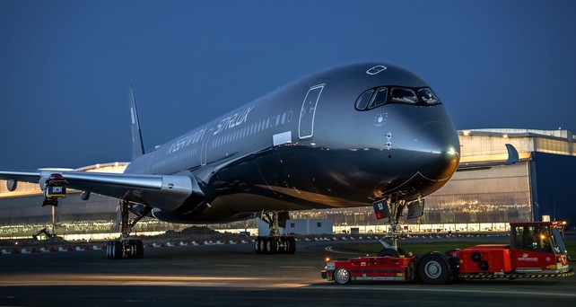 starlux airlines airbus a350 1000 airsorayama 01