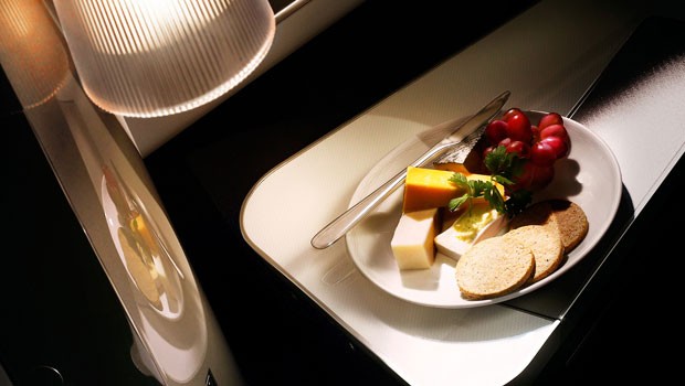 Auch das Essen hat sich deutlich gesteigert, es gibt mehr Auswahl. Eine Sache hat sich aber nicht geändert: Noch immer ist Steak eine der beliebtesten Speisen in der First Class. Und das ist nicht das Einzige: