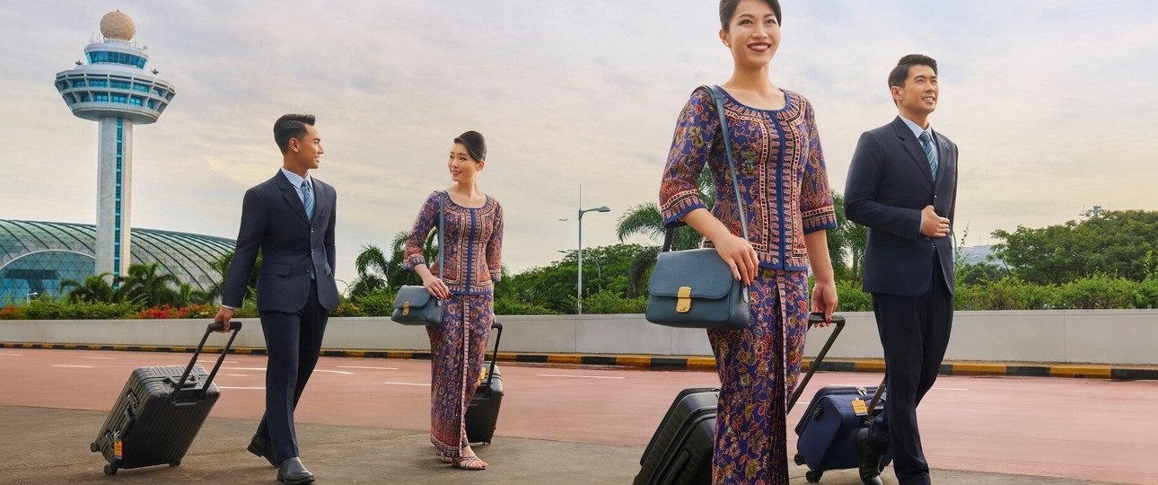 Kabinencrews von Singapore Airlines: Die Sandalen verschwinden.