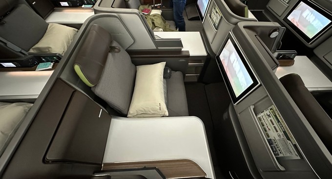 Der Business-Class-Sitz in den Boeing 787 von Eva Air ist äußerst geräumig.