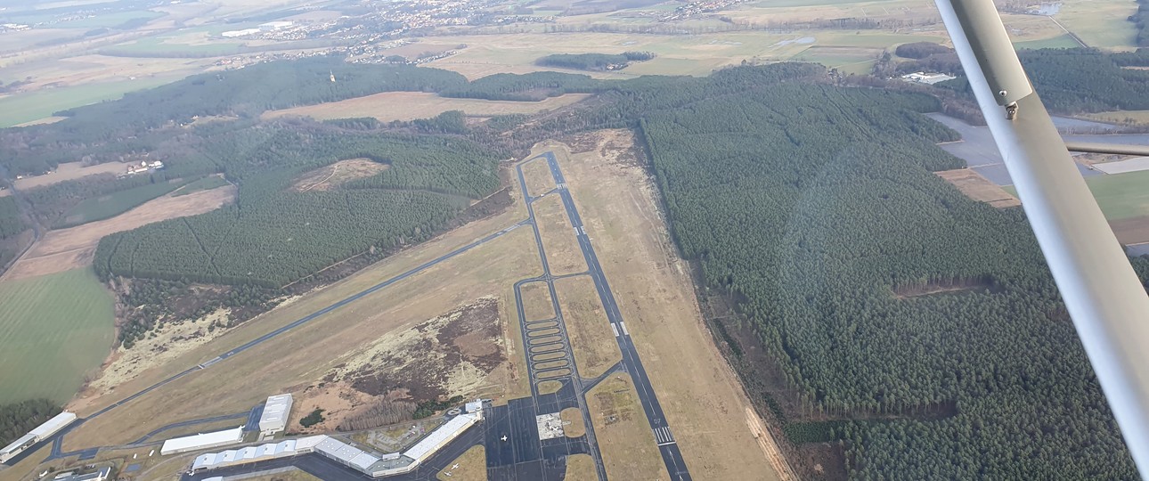 Der Flugplatz Schönhagen bei Berlin: Wegen des Staatsbesuchs des israelischen  Ministerpräsidenten muss der Luftverkehr für zwei Tage ruhen.