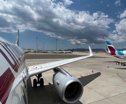 Zwei Eurowings-Flugzeuge an einem Flughafen: Auch in diesem Sommer setzt die Airline wieder stark auf Fremdkapazitäten.