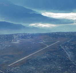 Flughafen El Alto in La Paz: Nomen est omen. Er liegt auf 4061 Meter über Meer.