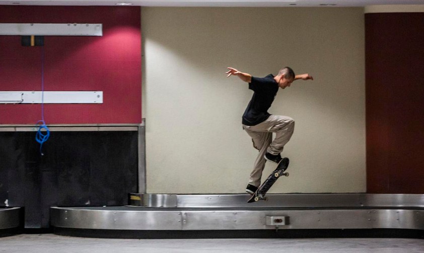 Skateboarder nehmen Flughafen in Beschlag
