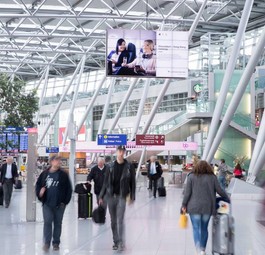 Abflugebene am Flughafen Düsseldorf: Mit einem Maßnahmenpaket will der Airport chaotische Zustände verhindern.