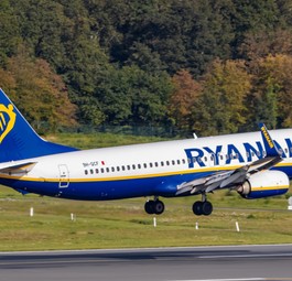 Ryanair Malta Air Boeing 737-800 Landung