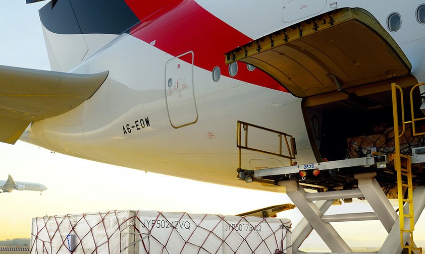 Beladung eines Airbus A380: Emirates sucht nach Lösungen für größere Kapazität.