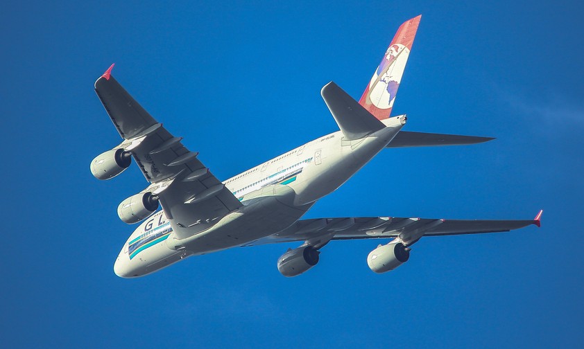 Airbus A380 von Global Airlines nach dem Start in Dresden: Jetzt kommt die Kabine.