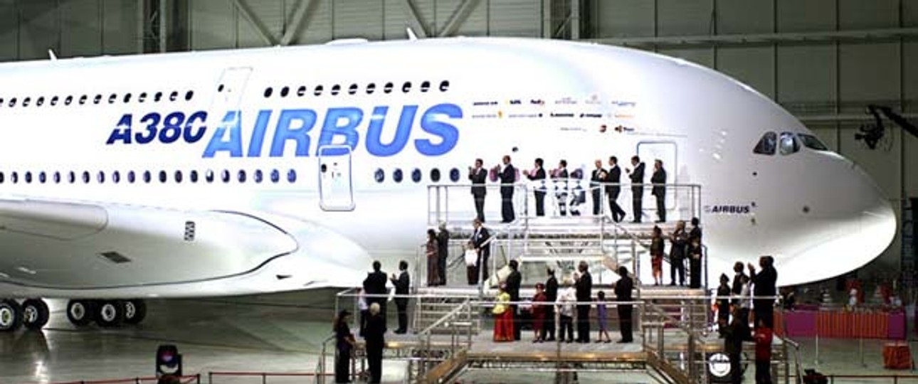 Nach vier Jahren Konstruktions- und einem Jahr Bauzeit war MSN001 fertig. Am 18. Januar 2005 wurde der erste A380 zum ersten Mal der Öffentlichkeit präsentiert.
