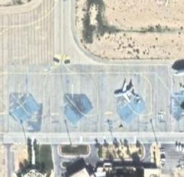 Flughafen Tozeur–Nefta in Tunesien: Rechts zu sehen sind die beiden Boeing 747.
